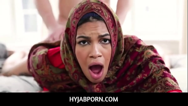 Maya Farrell Si Hijab Arab, Bokep Besar Dipaksa Nikah Sama Kakak Tiri