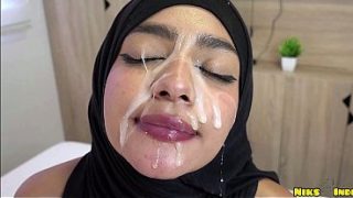 Cewek Hijab Polos Abis Digebukin Sampe Crot Keluar.