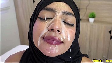 Cewek Hijab Polos Abis Digebukin Sampe Crot Keluar.