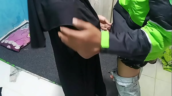Prank Ajak Ngentot Ojol, Bikin Si Driver Tegang Sendiri.