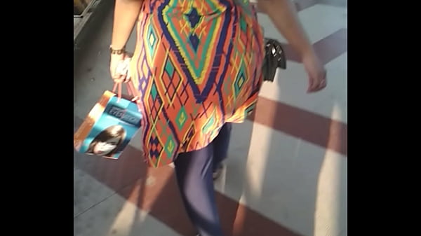 Bokep India, Pantat Montok Mami-mami Jalan Goyang Bikin Mupeng.