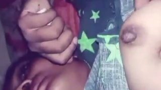 Desi Cewek Lembut, Jari Mainin Memek Sambil Crot