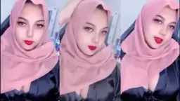 Hijabers Seksi Belahan Dada Toket Menggoda Nafas Berat