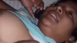 Video Bokep India Montok, Si Cewek Sambil Telponan Lagi Digenjot.