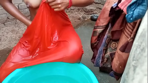 Rati Basah Mandi Di Kamar Mandi, Suara Hindi Bikin Makin Panas