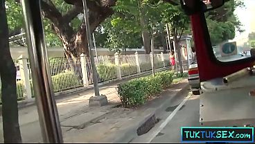 Gadis Thailand Naik Ojek, Langsung Nungging Di Kontol Gede