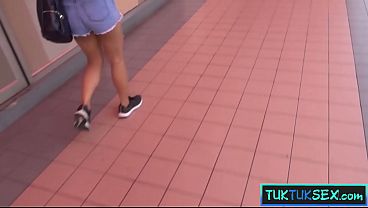Gadis Lokal Thailand Digebet Di Dalam Tuk-tuk Langsung Diboyong Ke Hotel Buat Main.