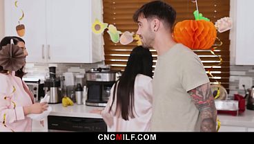 Ibu Tiri Baru Marica Langsung Diajarin Tradisi Bebas Pake Di Keluarga Ini.