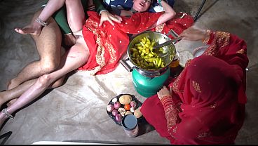 Ibu Tiri India Lagi Ngentot Di Dapur, Omongan Kotor Bahasa Hindi Bikin Makin Panas.