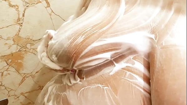 Desi Bhabhi Mandi Basah, Badan Mengkilap, Siap Digaruk